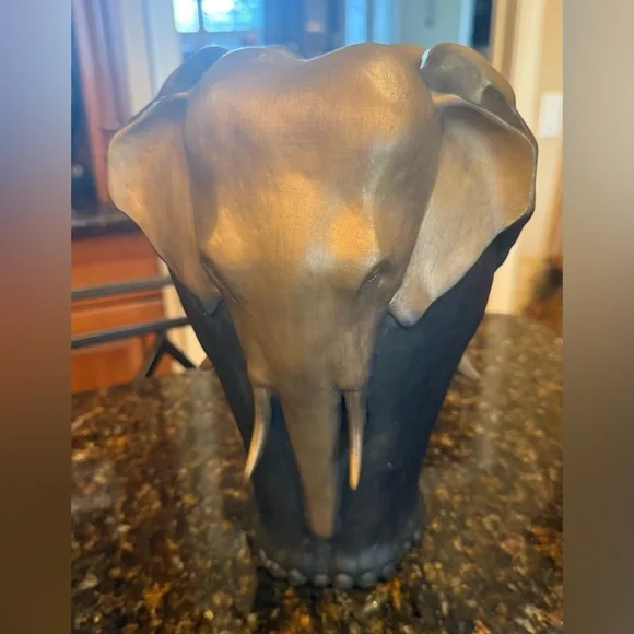 Vintage Design Toscano Artistic Elephant Motif Vase in Black & Gold